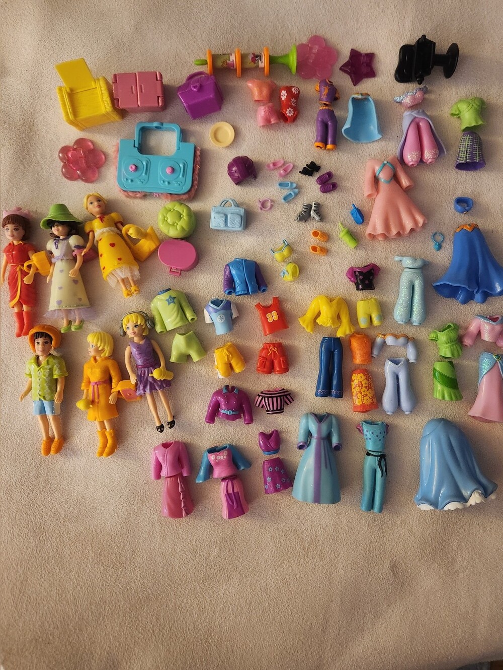 Lot Of Polly Pocket Dolls Clothes & Accessories